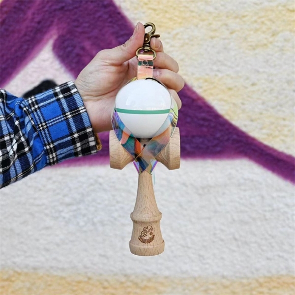 Husa pentru Kendama, Husa de Depozitare pentru Kendama, din PVC rezistent, Catarama cu Agatare pentru Transportare, Forma Breloc 8, 12 x 6 cm, Magic Multicolor